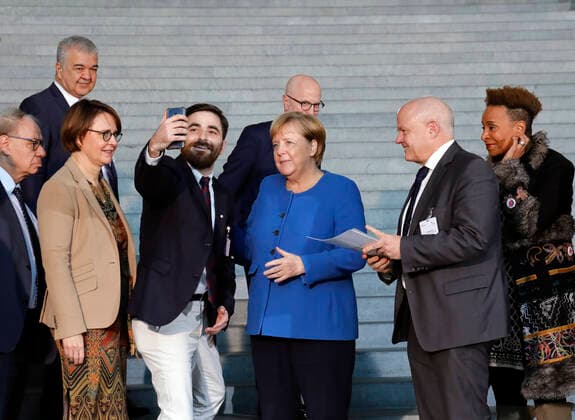 Minister of State Annette Widmann Mauz, Federal Chancellor Angela Merkel, Dr Andreas Kiefer, Germany, Berlin, Federal Chancellery, participation of the BKin in the National Integration Award ceremony, 11 11 2019
