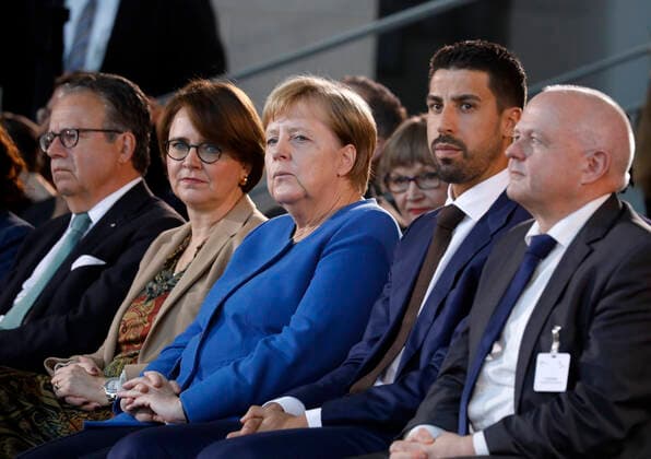 Minister of State Annette Widmann Mauz, Federal Chancellor Angela Merkel, Sami Khedira, football player, Dr Andreas Kiefer, Germany, Berlin, Federal Chancellery, participation of the BKin in the National Integration Award ceremony, 11 11 2019