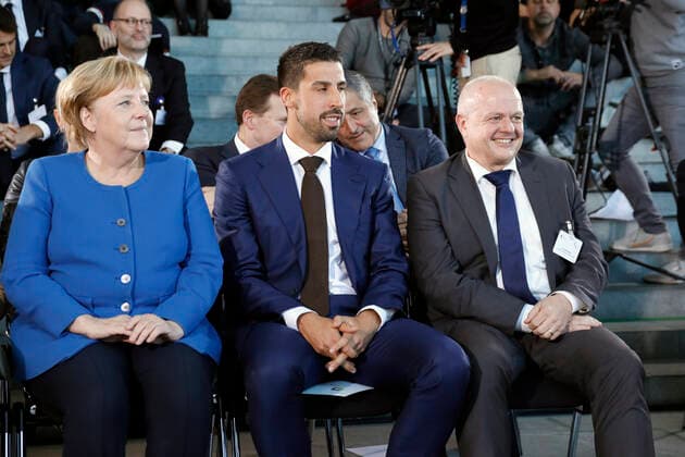 Federal Chancellor Angela Merkel, Sami Khedira, football player, Dr Andreas Kiefer, President of the Landesapothekenkammer Rheinland Pfalz, Germany, Berlin, Federal Chancellery, Participation of the BKin in the event for the award of the National Integration Prize, 11 11 2019
