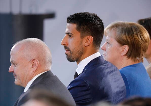 Dr Andreas Kiefer, President of the Landesapothekenkammer Rheinland Pfalz, Sami Khedira, football player, Federal Chancellor Angela Merkel, Germany, Berlin, Federal Chancellery, participation of the BKin in the National Integration Award ceremony, 11 11 2019