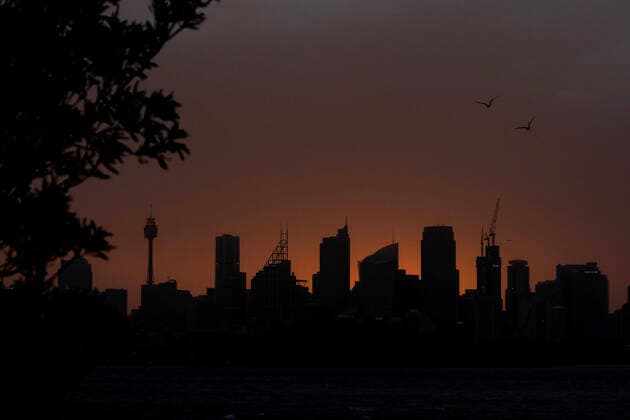BUSHFIRES NSW, The sun sets behind the city skyline as smoke haze from bushfires drifts over the CDB in Sydney, Tuesday, November 12, 2019. At least 13 ferocious bushfires are burning at emergency level across the eastern Australian state of New South Wales (NSW), with one blaze just 20 kilometres outside Sydney. ( NO ARCHIVING, EDITORIAL USE ONLY, NO USE IN BOOKS WITHOUT CONSENT SYDNEY NSW AUSTRALIA  Copyright: xPAULxBRAVENx 20191112001432273775