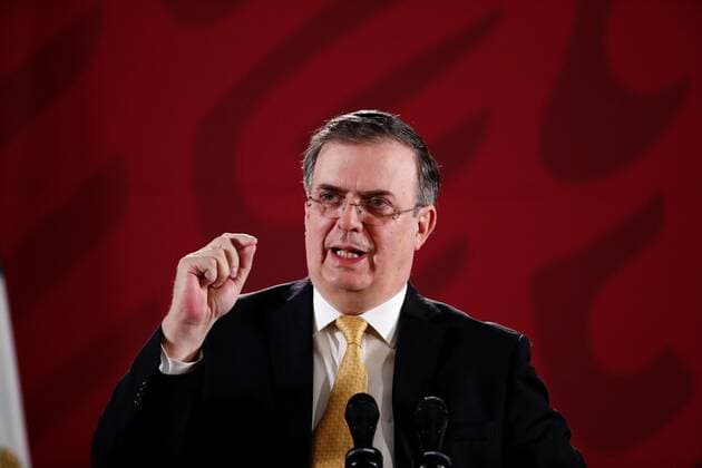 Mexiko, Pressekonferenz Andres Manuel Lopez und Außenminister Marcelo Ebrard zum Exil für Morales Mexican Foreign Minister Marcelo Ebrard offers a press conference, at the National Palace in Mexico City, Mexico, 12 November 2019. The Government of Mexico estimated that the plane that transfers to Evo Morales will arrive in the capital of the country after 11.00 local time (17.00 GMT) as a political asylum after a journey through different spaces and political decisions said Ebrard. Evo Morales will arrive to Mexico in a few hours after tour through Latin America !ACHTUNG: NUR REDAKTIONELLE NUTZUNG!  Copyright: xJoséxMéndezx MEX8436 20191112-637091728713876785