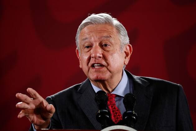 Mexiko, Pressekonferenz Andres Manuel Lopez und Außenminister Marcelo Ebrard zum Exil für Morales The President of Mexico Andres Manuel Lopez Obrador offers a press conference, at the National Palace, in Mexico City, Mexico, 12 November 2019. The Mexican Government on Tuesday wished for a peaceful and democratic solution to the political and social crisis currently in Bolivia and said that its relationship with that country will depend on what happens in the next few hours. Morning press conference of the President of Mexico Andres Manuel Lopez Obrador !ACHTUNG: NUR REDAKTIONELLE NUTZUNG!  Copyright: xJoséxMéndezx MEX8442 20191112-637091736466514916