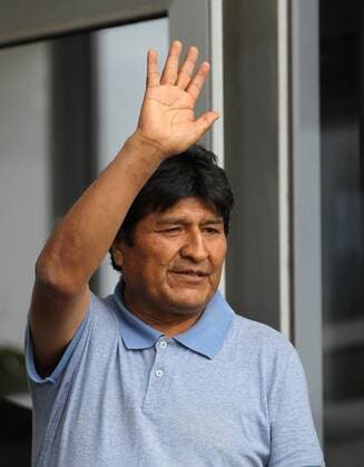 Mexiko, Evo Morales bei seiner Ankunft im Exil in Mexiko-Stadt Former President from Bolivia Evo Morales arrives to the International Airport of Mexico City, Mexico, 12 November 2019. Evo Morales, who resigned on 10 November, arrived to Mexico to claim asylum onboard a plane of the Mexican Air Force that left Bolivia last night. Evo Morales arrives in Mexico after receiving political asylum !ACHTUNG: NUR REDAKTIONELLE NUTZUNG!  Copyright: xMarioxGuzmánx AME3655 20191112-637091832026291939