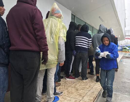Central American migrants settled at the border point of the municipality of Matamoros suffer due to the inclemency of a cold front in Matamoros, Mexico, 12 November 2019. The conditions indicated are originated by the Cold Front Number 12, affects the center, east and southeast of the Mexican Republic and marks the First Winter Storm, located in the Gulf of California, the National Weather Service said in a statement. EFE Abraham Pineda-Jacome Migrants suffer the inclemency of cold weather in northern Mexico !ACHTUNG: NUR REDAKTIONELLE NUTZUNG!  Copyright: xAbrahamxPineda-Jacomex MEX8480 20191112-637091976704123232