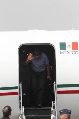 November 12, 2019, Mexico, Mexico, MEXICO: Evo Morales, former president of Bolivia arrives today, Tuesday, November 12, 2019 in Mexico City after accepting an offer of political asylum by Mexican president Lopez Obrador in the wake of what Morales has described as a coup against him by Bolivia s military and opposition. OCTAVIO NAVA PI Mexico MEXICO - ZUMAp124 20191112_zaa_p124_025 Copyright: xOctavioxNavax