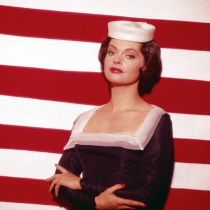Nadja Tiller, österreichische Schauspielerin, als Matrose, Deutschland 1958. Austrian actress Nadja Tiller as a sailor, Germany 1958. Nur redaktionelle Nutzung. Editorial usage only. Copyright: ArthurxGrimm UnitedArchives82001110
