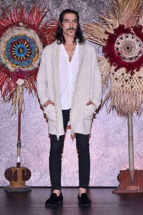 Hernan Tv Series photocall MEXICO CITY, MEXICO - NOVEMBER 13: Spanish Actor Oscar Jaenada starring as Hernan poses for photos during a photocall as part of the launch of the new Tv Series ˜Hernan™ which will be released the next November 21 by Amazon Prime Video, Tv Azteca and History Latin America at Four Season Hotel on November 13, 2019 in Mexico City, Mexico  Copyright: xCarlosxTischlerx EYE_2339