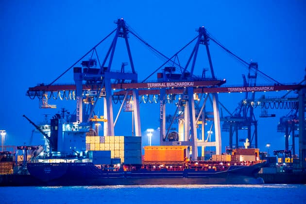 Hamburg, port, Elbe, cranes in the container terminal Burchardkai, container freighter is loaded and unloaded,