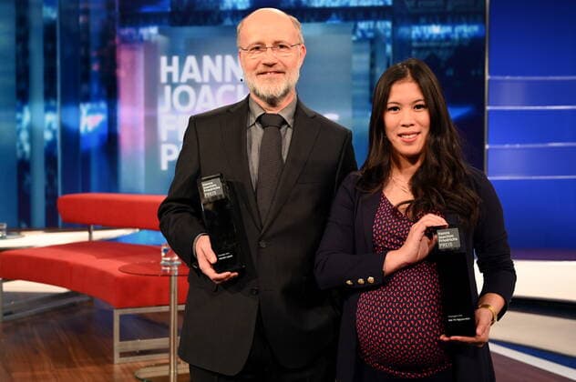 The journalists and award winners Harald Lesch, l r, Mai Thi Nguyen Kim pose at the award ceremony of the Hanns Joachim Friedrichs Preis für Fernsehjournalismus 2019 on 14 11 2019 in Cologne The prize is awarded once a year to television journalists who have achieved outstanding results in their work