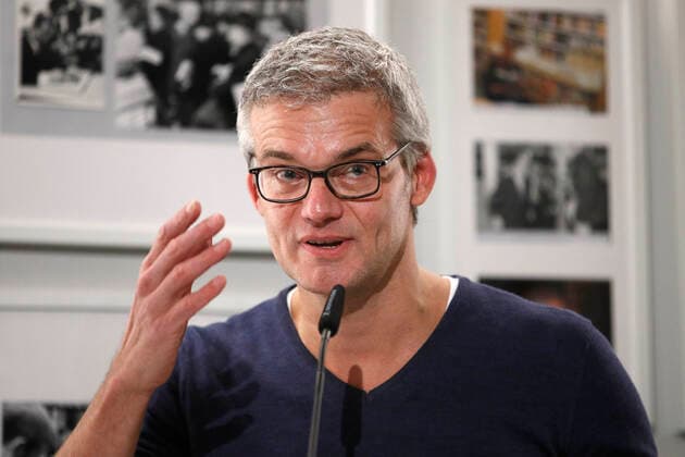 14 11 2019, Innenstadt, Buchhandlung, Hannover, Thorsten Schroeder reads from his book, With every fibre Reading with Thorsten Schroeder