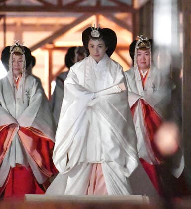 Daijosai imperial rite Japanese Empress Masako (C) heads to the Choden, part of the gigantic Daijokyu Halls, for the Daijokyu no gi main rite of the Daijosai great thanksgiving ceremony on the Imperial Palace grounds in Tokyo on Nov. 15, 2019. The Daijosai is a key rite performed by a new emperor once during his reign. (Pool photo) 