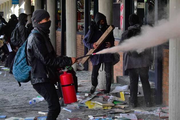 November 14, 2019 EUM20191114SOC13 JPG MEXICO CITY Protest Protest UNAM November 14, 2019 Aspects of vandalism by young people hooded on a par with the protest at the Rectory Tower in Ciudad Universitaria against the harassment and sexual violence of which students are victims Photo Agency EL UNIVERSALHugo GarciaEELG  - ZUMAu78_ 20191114_zaf_u78_030 Copyright: xElxUniversalx