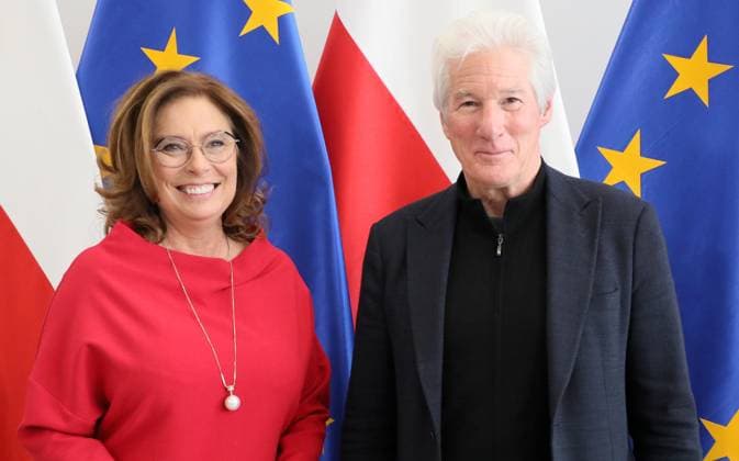Bilder des Jahres 2019, Entertainment 11 November Richard Gere is received by Malgorzata Kidawa-Blonska, the Deputy Marshal of the Sejm in Warsaw Richard Gere is received by Malgorzata Kidawa-Blonska, the Deputy Marshal of the Sejm on November 18, 2019 in Warsaw, Poland. EN_01403040_0006