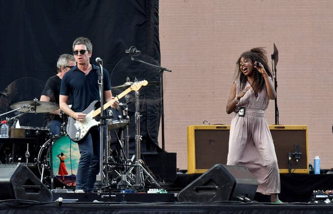 Entertainment Bilder des Tages U2 JOSHUA TREE 2019 ADELAIDE, Noel Gallagher s High Flying Birds perform at Adelaide Oval in Adelaide, Tuesday, November 19, 2019. Noel Gallagher s High Flying Birds are the support act for U2 s The Joshua Tree Tour 2019, which sees U2 return to New Zealand and Australia for the first time since 2010. ( NO ARCHIVING, EDITORIAL USE ONLY, NO USE IN BOOKS WITHOUT CONSENT ADELAIDE SA AUSTRALIA  Copyright: xSAMxWUNDKEx 20191119001433581567