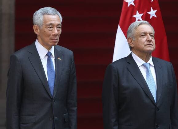 President of Mexico, Andres Manuel Lopez Obrador (R); along with Prime Minister of Singapore, Lee Hsien Loong (L) meet at National Palace in Mexico City, Mexico, 19 November 2019. EFE Mario Guzmán Lopez Obrador receives Singapore Prime Minister Lee Hsien Loong !ACHTUNG: NUR REDAKTIONELLE NUTZUNG!  Copyright: xMarioxGuzmánx MEX9216 20191119-637097934155918537