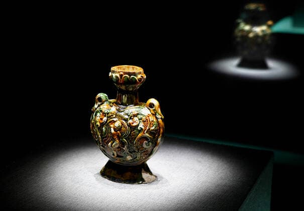 (191120) -- ZHENGZHOU, Nov. 20, 2019 -- A pot is on display during an exhibition on music and dancing along the ancient Silk Road, in Zhengzhou, central China s Henan Province, on Nov. 19, 2019. More than 280 artifacts dating back to ancient China s Han, Tang, Song and Yuan dynasties are on display during the exhibition. ) CHINA-ZHENGZHOU-SILK ROAD-EXHIBITION (CN) LixAn 