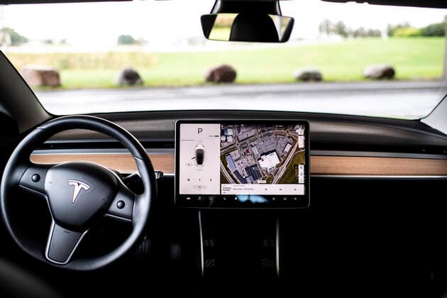 Tesla Model 3 Long Range vehicle communication road street transport dashboard screen computor display controls touch screen steering wheel UPPSALA SVERIGE x10050x,  Copyright: xPontusxLundahl TTx CAR