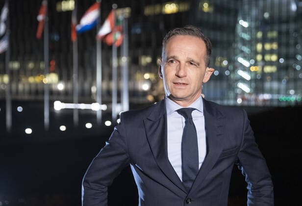 Bundesaussenminister Heiko Maas, SPD, beim NATO-Aussenministertreffen. Hier vor dem Hauptquartier der NATO. Bruessel, 20.11.2019 Berlin Deutschland *** Federal Foreign Minister Heiko Maas, SPD, at NATO Foreign Ministers Meeting Here in front of NATO headquarters Brussels, 20 11 2019 Berlin Germany Copyright: xThomasxImo photothek.netx