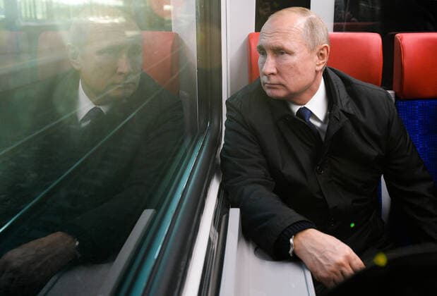News Bilder des Tages MOSCOW, RUSSIA - NOVEMBER 21, 2019: Russia s President Vladimir Putin in an Ivolga train on the first Moscow Central Diameter (MCD-1). Moscow Central Diameters (MCD) is a Moscow Government transport project to improve the existing rail infrastructure in and near Moscow. Moscow launches MCD-1 Odintsovo-Lobnya and MCD-2 Nakhabino-Podolsk on November 21, 2019. Alexei Druzhinin Russian Presudential Press and Information Office TASS  TS0C41E4