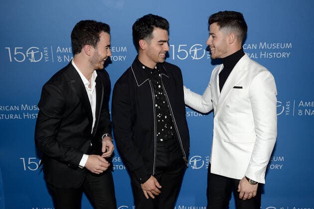 Entertainment Bilder des Tages November 21, 2019, New York, NY, USA: November 21, 2019 New York City..The Jonas Brothers, Kevin Jonas, Joe Jonas and Nick Jonas attending arrivals for American Museum of Natural History Benefit Gala on November 21, 2019 in New York City. New York USA  - ZUMAny1_ 20191121_zaf_ny1_138 Copyright: xKristinxCallahanx