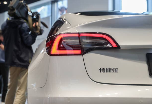 (191122) -- SHANGHAI, Nov. 22, 2019 -- Photo taken on Nov. 22, 2019 shows a made-in-China Tesla Model 3 with its Logo in Chinese at a Tesla experience center in east China s Shanghai. Tesla officially unveiled its Model 3 electric vehicle manufactured in a Shanghai gigafactory on Friday in Shanghai, and announced it will start delivering the made-in-China cars before late January. ) CHINA-SHANGHAI-TESLA-MODEL 3-MADE IN CHINA-UNVEILING (CN) DingxTing 
