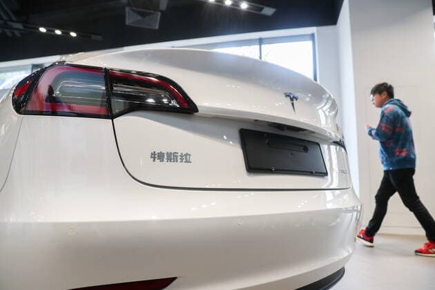 (191122) -- SHANGHAI, Nov. 22, 2019 -- Photo taken on Nov. 22, 2019 shows a made-in-China Tesla Model 3 with its Logo in Chinese at a Tesla experience center in east China s Shanghai. Tesla officially unveiled its Model 3 electric vehicle manufactured in a Shanghai gigafactory on Friday in Shanghai, and announced it will start delivering the made-in-China cars before late January. ) CHINA-SHANGHAI-TESLA-MODEL 3-MADE IN CHINA-UNVEILING (CN) DingxTing 