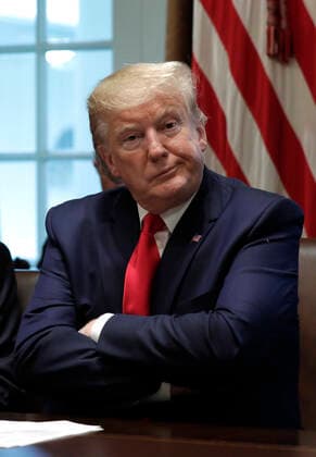 Bilder des Jahres 2019, News 11 November News Themen der Woche News Bilder des Tages United States President Donald J. Trump reacts during a meeting on youth vaping and the electronic cigarette epidemic in the Cabinet Room at the White House in Washington on November 22, 2019. Copyright: xGripasx xPoolxviaxCNPx xMediaPunchx