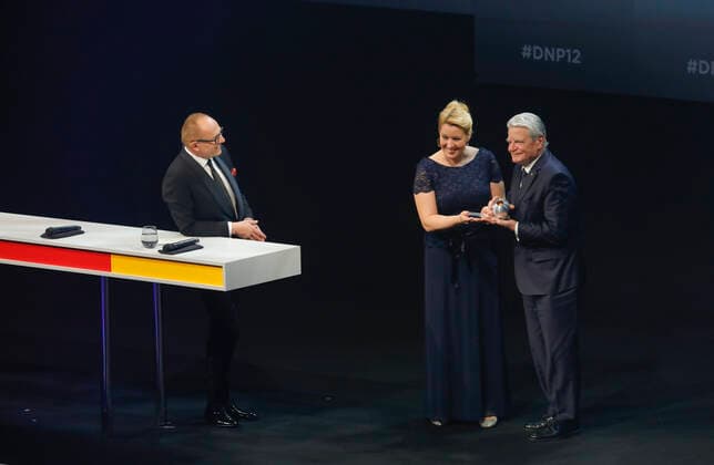 22 11 2019 Düsseldorf Presentation 12 German Sustainability Award Stefan Schulze Hausmann, Patron Franziska Giffey and Federal President a D Joachim Gauck Düsseldorf Hotoel Maritim Nordrhein Westfalen Germany