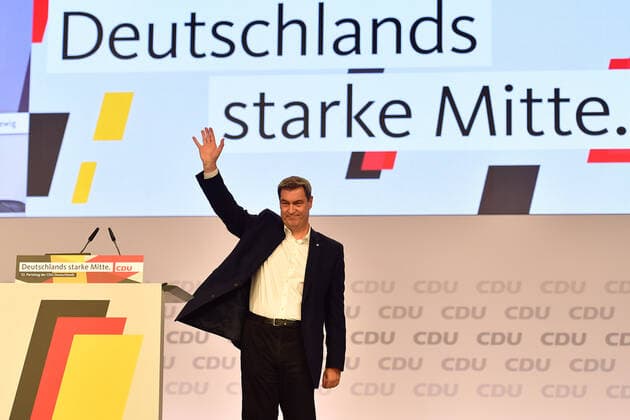 Markus SOEDER State Premier Bavaria and CSU Chairman receives frenetic applause after his greetings from the delegates, waves, waves, waves, single picture, cut single motif, half figure, half figure 32 Party Congress of the CDU Germany on 23 11 2019, Congress Centrum Leipzig,