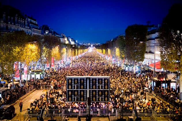 Ambiance - lluminations de Noel sur les Champs Elysees -----EXCLUSIVITE------- NEWS : Inauguration des Illuminations de Noel Champs Elysees - Paris - 24 11 2019 JBAutissier Panoramic 