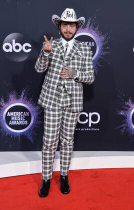 Rapper Post Malone arrives for the 47th annual American Music Awards at the Microsoft Theater in Los Angeles on Sunday, November 24, 2019.  LAP20191124198 JIMxRUYMEN