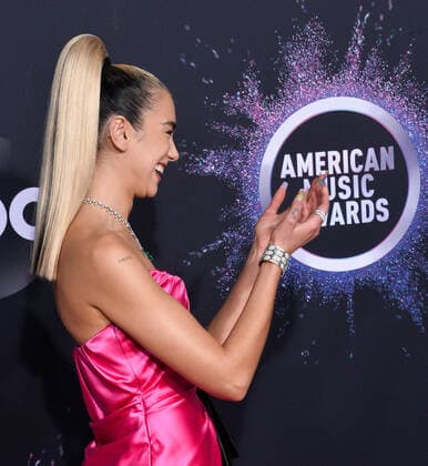 Singer Dua Lipa arrives for the 47th annual American Music Awards at the Microsoft Theater in Los Angeles on Sunday, November 24, 2019.  LAP20191124286 JIMxRUYMEN