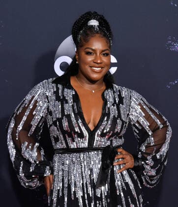 Singer Ester Dean arrives for the 47th annual American Music Awards at the Microsoft Theater in Los Angeles on Sunday, November 24, 2019.  LAP20191124340 JIMxRUYMEN