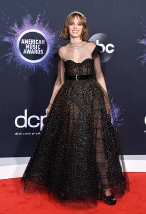 Actor Maya Hawke arrives for the 47th annual American Music Awards at the Microsoft Theater in Los Angeles on Sunday, November 24, 2019.  LAP20191124394 JIMxRUYMEN
