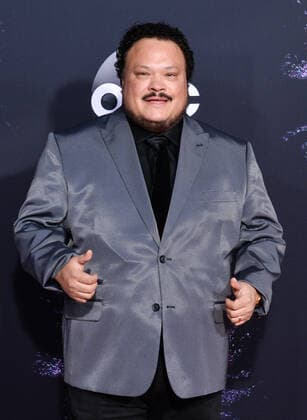 Adrian Martinez (R) and guest arrive for the 47th annual American Music Awards at the Microsoft Theater in Los Angeles on Sunday, November 24, 2019.  LAP20191124411 JIMxRUYMEN