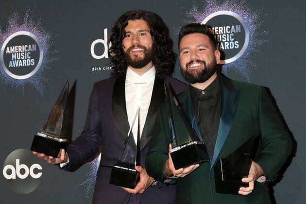 November 24, 2019, Los Angeles, CA, USA: LOS ANGELES - NOV 24: Dan Smyers, Shay Mooney, Dan + Shay at the 47th American Music Awards - Press Room at Microsoft Theater on November 24, 2019 in Los Angeles, CA Los Angeles USA - ZUMAb170 20191124_zap_b170_043 Copyright: xKayxBlakex