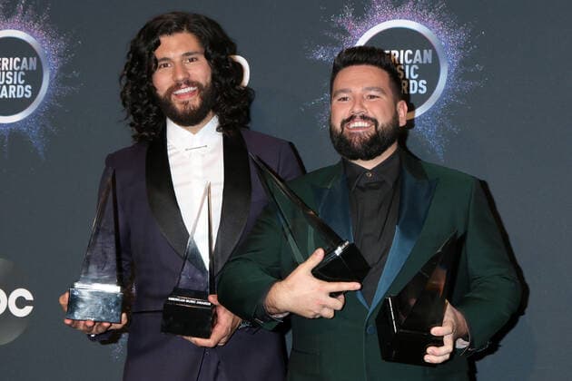 November 24, 2019, Los Angeles, CA, USA: LOS ANGELES - NOV 24: Dan Smyers, Shay Mooney, Dan + Shay at the 47th American Music Awards - Press Room at Microsoft Theater on November 24, 2019 in Los Angeles, CA Los Angeles USA - ZUMAb170 20191124_zap_b170_050 Copyright: xKayxBlakex