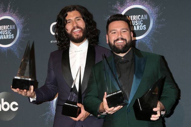 November 24, 2019, Los Angeles, CA, USA: LOS ANGELES - NOV 24: Dan Smyers, Shay Mooney, Dan + Shay at the 47th American Music Awards - Press Room at Microsoft Theater on November 24, 2019 in Los Angeles, CA Los Angeles USA - ZUMAb170 20191124_zap_b170_046 Copyright: xKayxBlakex
