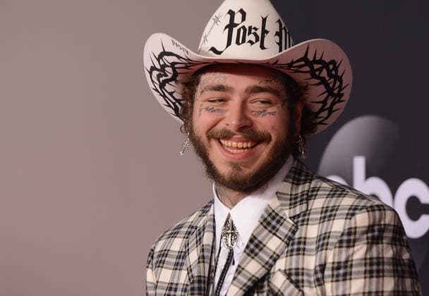 November 24, 2019, Los Angeles, CA, USA: LOS ANGELES, CALIFORNIA - NOVEMBER 24: Post Malone attends the 2019 American Music Awards at Microsoft Theater on November 24, 2019 in Los Angeles, California. Photo: imageSPACE Los Angeles USA - ZUMAs181 20191124_zea_s181_428 Copyright: xImagespacex