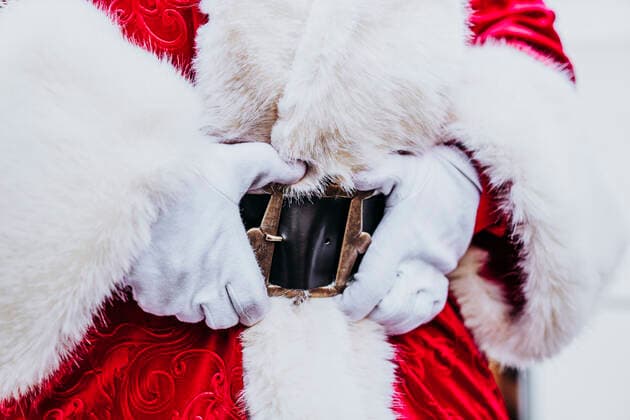 Santa Claus hands in belt model released Symbolfoto  DAMF00201
