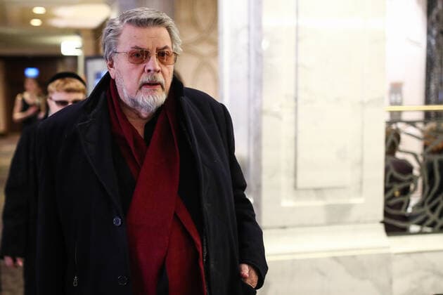 MOSCOW, RUSSIA - NOVEMBER 25, 2019: The artistic director of the Moscow Academic Theatre of Satire, Alexander Shirvindt, arrives for the 24th Stanislavsky award ceremony at the Baltschug Keminski Hotel. Sergei Bobylev TASS  TS0C4A4B