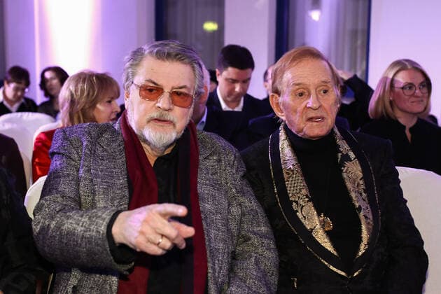 MOSCOW, RUSSIA - NOVEMBER 25, 2019: The artistic director of the Moscow Academic Theatre of Satire, Alexander Shirvindt (L), and theatre director Roman Viktyuk (R) at the 24th Stanislavsky award ceremony at the Baltschug Keminski Hotel. Sergei Bobylev TASS  TS0C4A6E