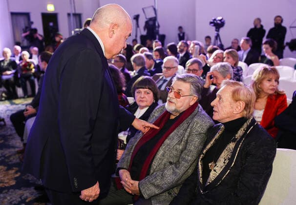 MOSCOW, RUSSIA - NOVEMBER 25, 2019: Russia s presidential special representative for international cultural cooperation Mikhail Shvydkoi (standing), the artistic director of the Moscow Academic Theatre of Satire, Alexander Shirvindt (2nd R sitting), and theatre director Roman Viktyuk (R sitting) at the 24th Stanislavsky award ceremony at the Baltschug Keminski Hotel. Sergei Bobylev TASS  TS0C4A6F