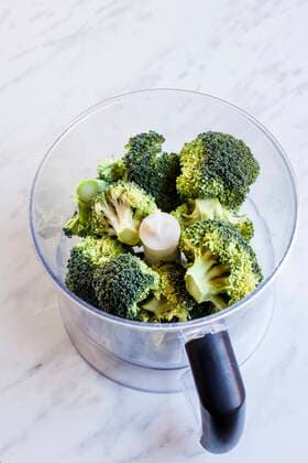 Broccoli in food processor  SBDF04020