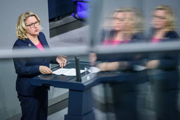 News Bilder des Tages Berlin, Plenarsitzung im Bundestag Deutschland, Berlin - 26.11.2019: Im Bild ist Svenja Schulze (Bundesministerin für Umwelt, Naturschutz und nukleare Sicherheit, spd) während der Sitzung des deutschen Bundestags zu sehen. Berlin Bundestag Berlin Deutschland *** Berlin, Plenary Session in the Bundestag Germany, Berlin 26 11 2019 The picture shows Svenja Schulze Federal Minister for the Environment, Nature Conservation and Nuclear Safety, spd during the session of the German Bundestag Berlin Bundestag Berlin Germany