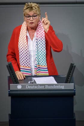 Berlin, Plenary Session in the Bundestag Germany, Berlin 26 11 2019 Daniela Wagner Bündnis 90 Die Grünen can be seen in the picture during the session of the German Bundestag Berlin Bundestag Berlin Germany