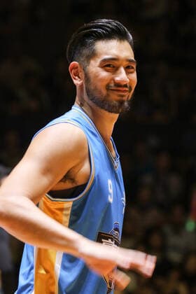 --File--Godfrey Gao smiles at the camera during the Jeremy Lin Star Show basketball match in Guangzou city, south China s Guangdong province, 10 August 2019. Godfrey Gao, Taiwanese-Canadian model and actor, and first Asian model to be signed on by luxury brand Louis Vuitton, had heart attack while filming for Chase Me , a Chinese city-and-sport-themed reality show broadcast by Zhejiang Television. Godfrey Gao passed away after hours of rescue in Ningbo city, east China s Zhejiang province, 27 November 2019. Godfrey Gao passed away while filming for Chase Me reality show in east China  455519030288843355