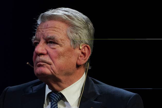 Urania Awards GER, Berlin,20191126, Urania Awards, Joachim Gauck former Federal President at Seyran Ates, Berlin, lawyer, womens rights activist, founder Ibd Rushd Goethe Mosque Berlin,