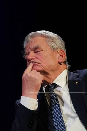 Urania Awards GER, Berlin,20191126, Urania Awards, Joachim Gauck former Federal President at Seyran Ates, Berlin, lawyer, womens rights activist, founder Ibd Rushd Goethe Mosque Berlin,